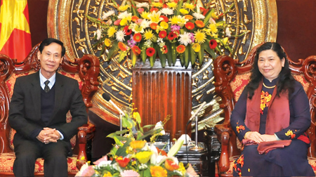 คณะผู้แทนคณะกรรมาธิการวัฒนธรรม-สังคมแห่งรัฐสภาลาวเยือนประเทศเวียดนาม